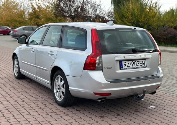 Volvo V50 cena 28800 przebieg: 188000, rok produkcji 2011 z Rzeszów małe 121